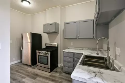 530 S 30th St #1, Omaha, NE 68105