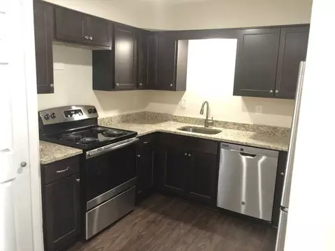 227 N Broadway St, Medina, OH 44256