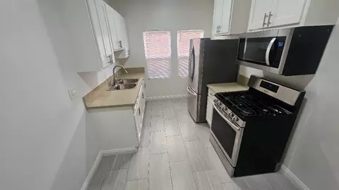 431 Normandie Pl #2, Los Angeles, CA 90004