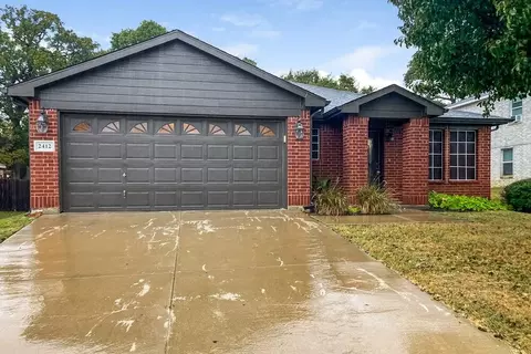 2412 Castle Pines Dr, Burleson, TX 76028
