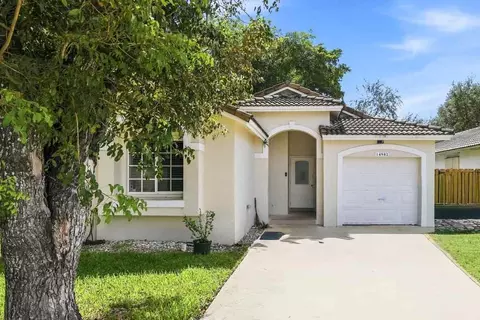14982 SW 143rd Ter, Country Walk, FL 33196