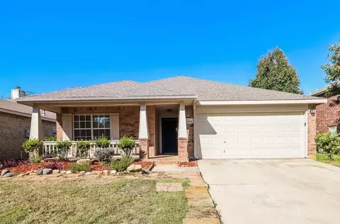 2904 Bourbon St, Fort Worth, TX 76123