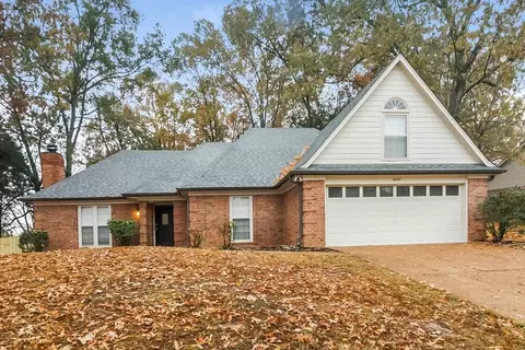 8695 Chris Suzanne Cir, Memphis, TN 38018