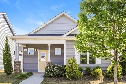257 E Wilson St, Clayton, NC 27520