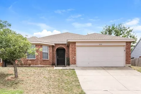 2709 Brea Canyon Rd, Fort Worth, TX 76108