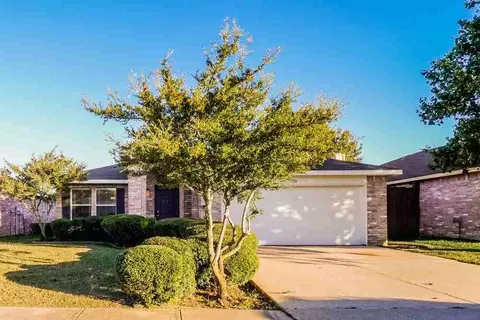 706 Langford Dr, Arlington, TX 76018