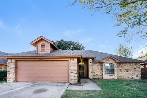 6306 Avanti Dr, Arlington, TX 76001