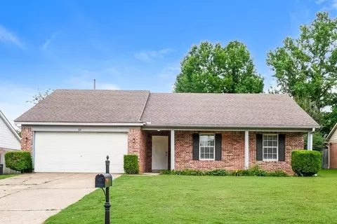 120 Pinewood Dr, Oakland, TN 38060