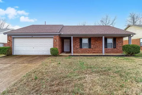 120 Pinewood Dr, Oakland, TN 38060