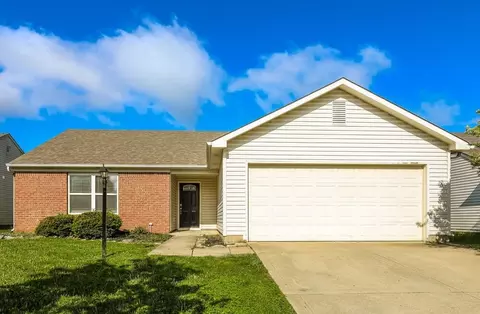 19219 Prairie Crossing Dr, Noblesville, IN 46062