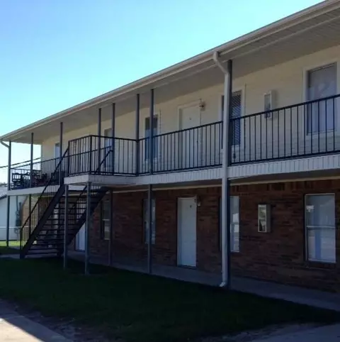 117 N 5th St, Nederland, TX 77627