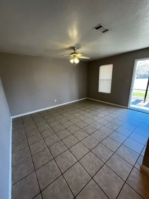 117 N 5th St, Nederland, TX 77627
