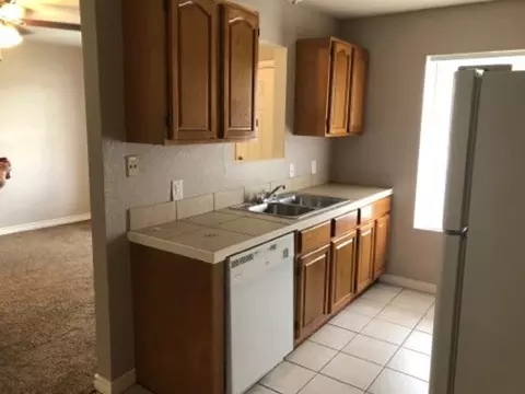 117 N 5th St, Nederland, TX 77627