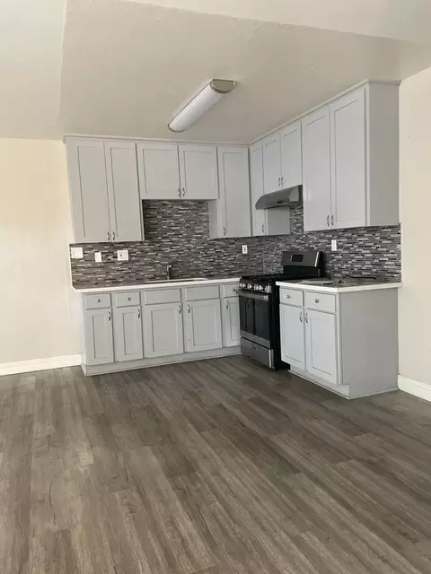 12120 215th St, Hawaiian Gardens, CA 90716