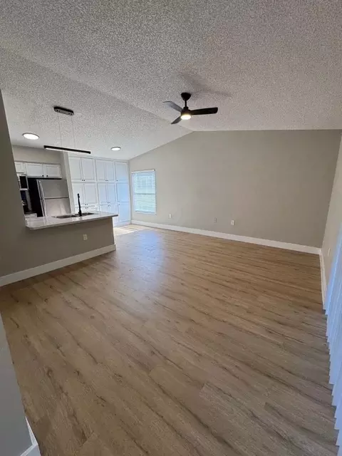7325 Goldenpointe Blvd, Azalea Park, FL 32807