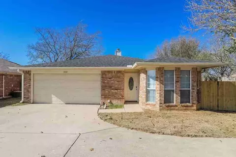 312 W Windsor Dr, Denton, TX 76207