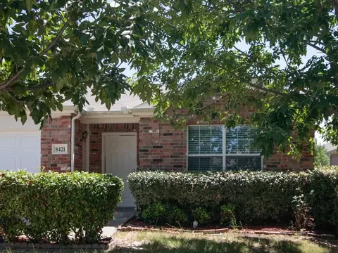 8421 Vicksburg Ln, Fort Worth, TX 76123