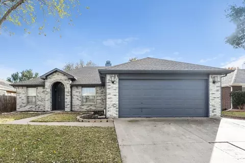 5122 Eastcreek Dr, Arlington, TX 76018
