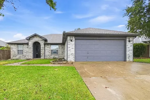 5122 Eastcreek Dr, Arlington, TX 76018