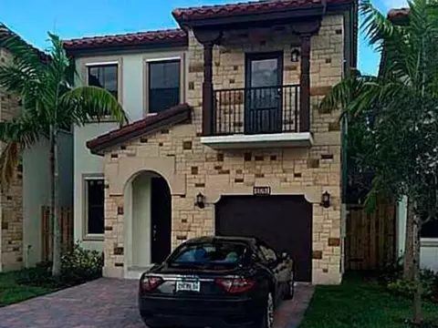 10281 NW 70th Ln, Doral, FL 33178