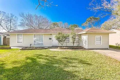 1121 14th Ave N, Texas City, TX 77590