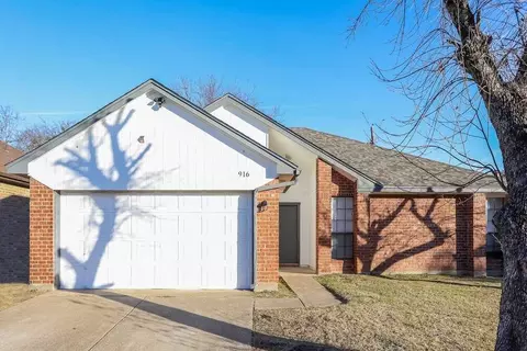 916 Richards Dr, Cedar Hill, TX 75104