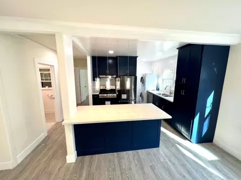 855 W 43rd Pl, Los Angeles, CA 90037