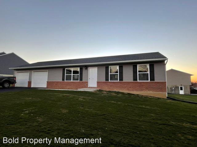 1 Sweetwater Ln, Newmanstown, PA 17073