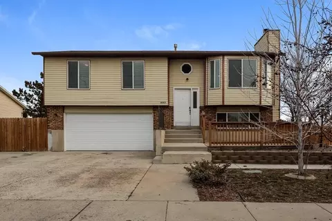 8565 S Mcginnis Ln, West Jordan, UT 84081