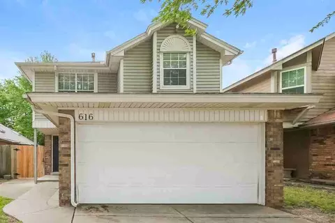616 Stoneridge Dr, Moore, OK 73160