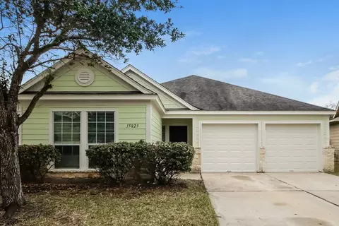 15823 Scenic Water Dr, Houston, TX 77044