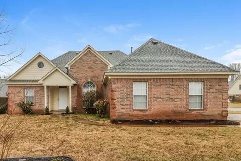 20 Cypress Grove Cv, Oakland, TN 38060