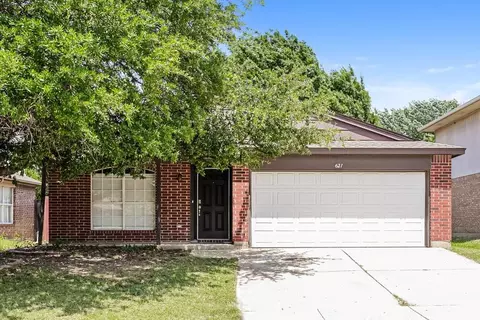 621 Hollyberry Dr, Mansfield, TX 76063