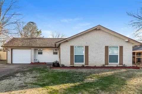 5691 Briarwood Dr, Horn Lake, MS 38637