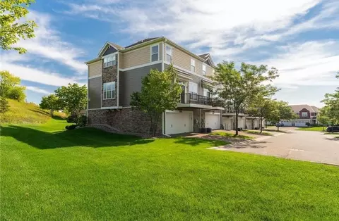 11280 Sandcastle Dr #G, Woodbury, MN 55129