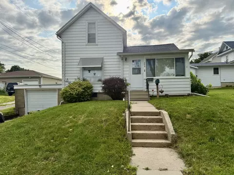 306 Commercial St, Reinbeck, IA 50669