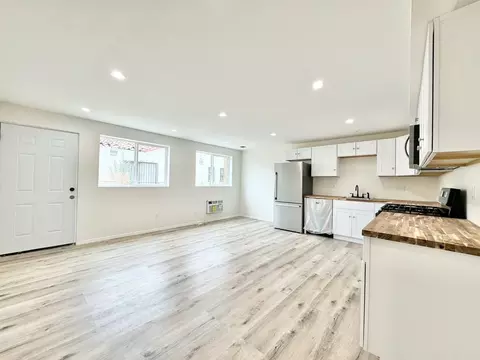 14615 Gilmore St #1, Van Nuys, CA 91411