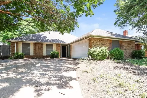 4900 Barberry Dr, Fort Worth, TX 76133