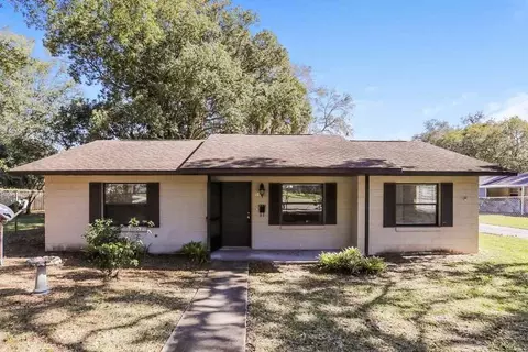 502 N Simpson St, Mount Dora, FL 32757