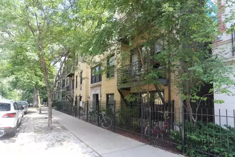 917 W Dakin St #304, Chicago, IL 60613