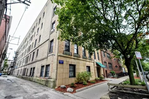 3831 N Fremont St #204, Chicago, IL 60613