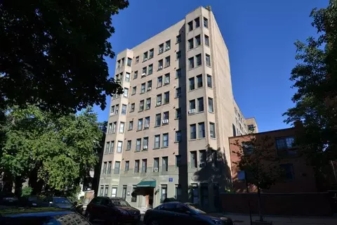 550 W Arlington Pl #610, Chicago, IL 60614