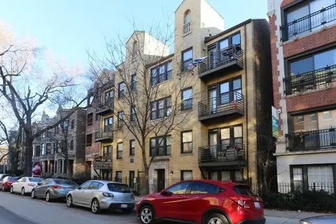 917 W Dakin St #102, Chicago, IL 60613