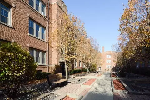 626 W Barry Ave #1N, Chicago, IL 60657