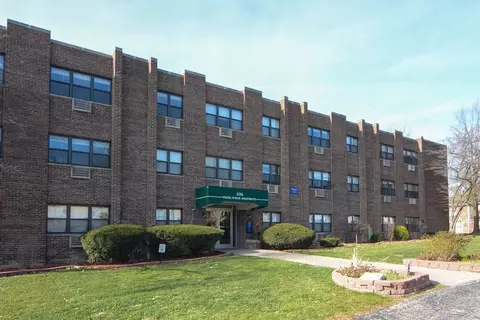 696 Elm Pl #300, Highland Park, IL 60035