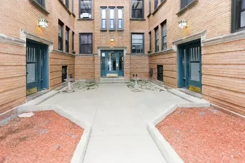 817 W Cornelia Ave # A, Chicago, IL 60657