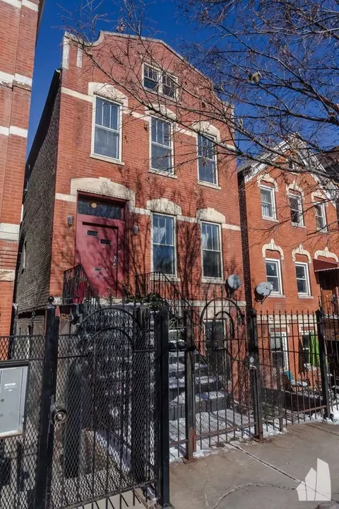 1324 W 19th St #2F, Chicago, IL 60608