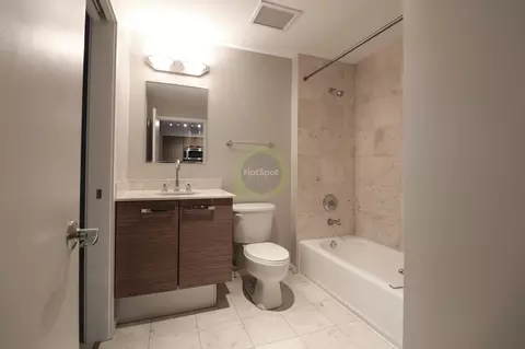24 S Morgan St #3-2-5, Chicago, IL 60607