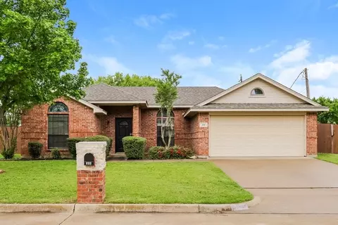 508 Pleasant Valley Dr, Burleson, TX 76028