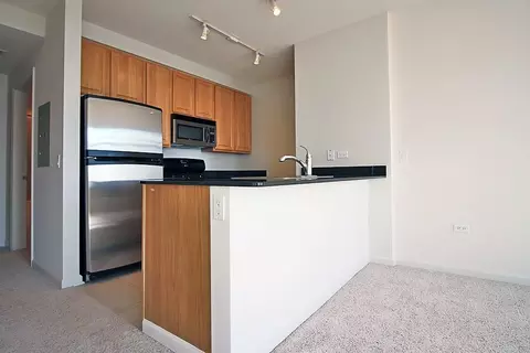 353 N Desplaines St, Chicago, IL 60661